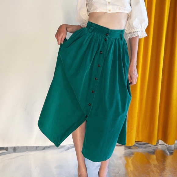 Vintage 80s green corduroy front button midi skirt. - Picture 5 of 7